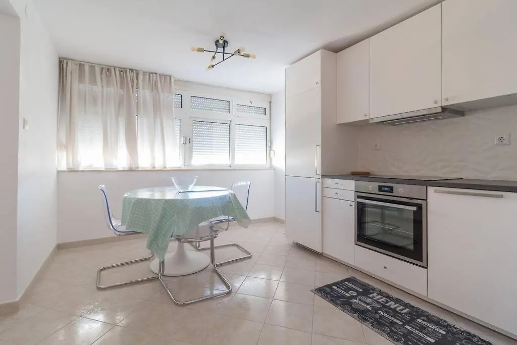 Apartment Lali Trogir - Updated 2Br Near Old Town