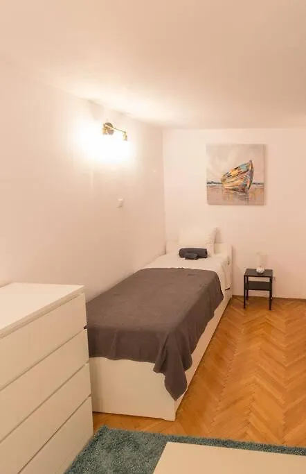 Apartment Lali Trogir - Updated 2Br Near Old Town