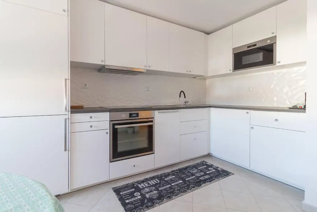 Apartment Lali Trogir - Updated 2Br Near Old Town