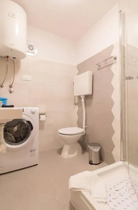 Apartment Lali Trogir - Updated 2Br Near Old Town 0*,  קרואטיה
