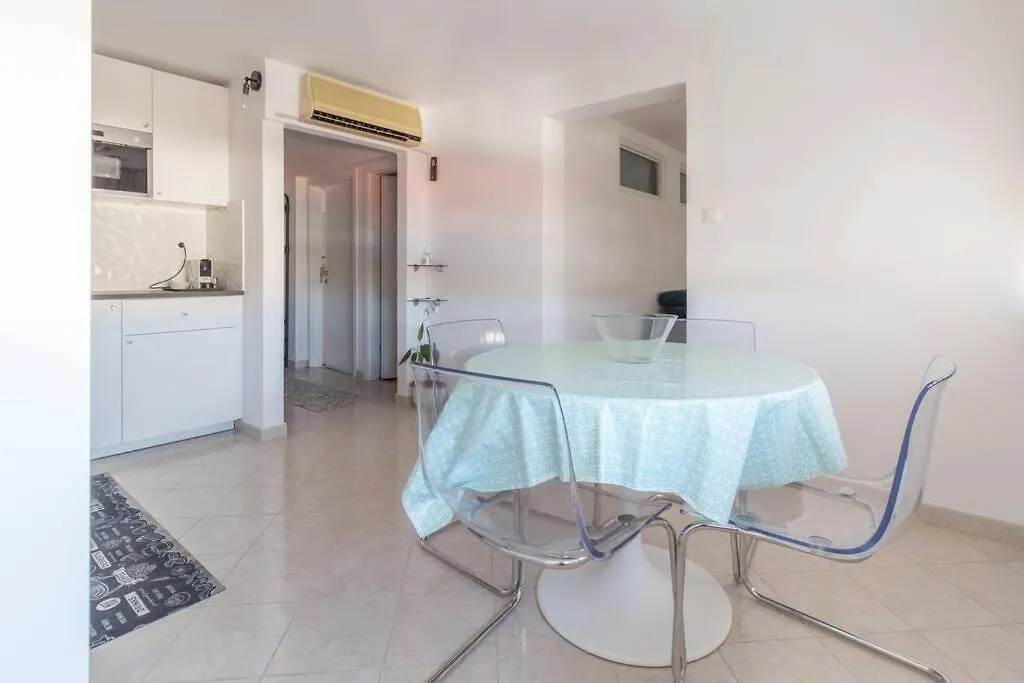 Apartment Lali Trogir - Updated 2Br Near Old Town