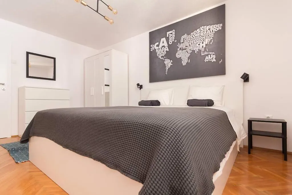 Apartment Lali Trogir - Updated 2Br Near Old Town